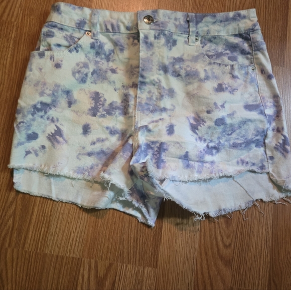 Wild Fable Blue and White Floral Jean Shorts - Picture 2 of 6